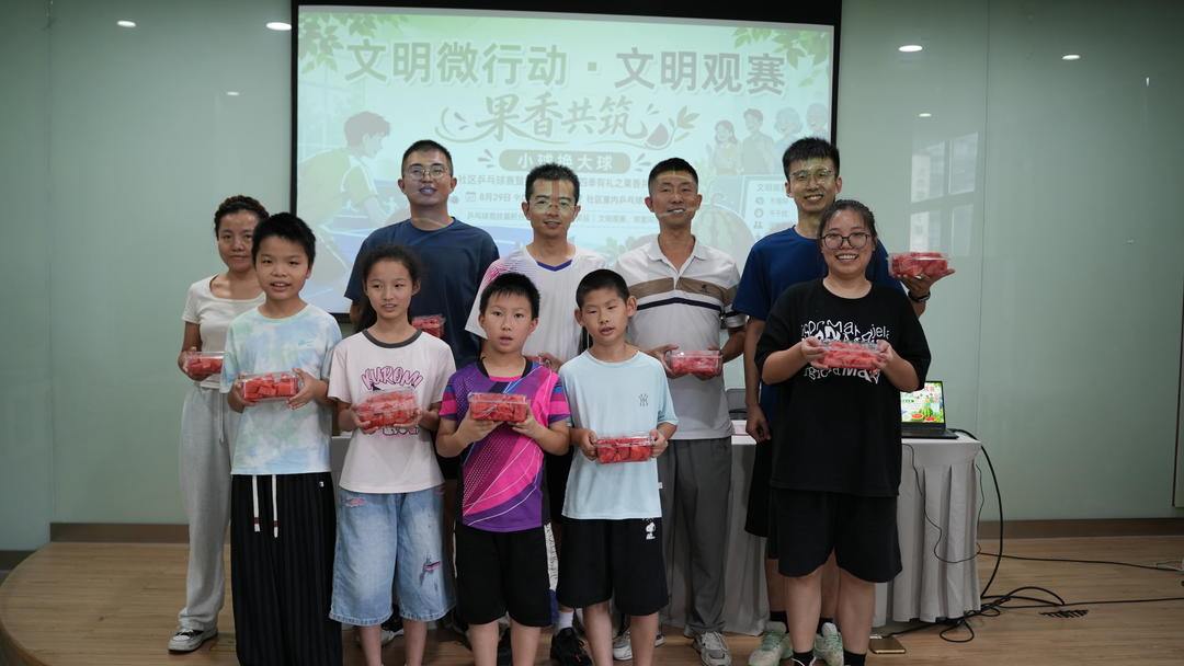 14_全员西瓜合影_DSC04705.JPG 14_全员西瓜合影_DSC04705.JPG